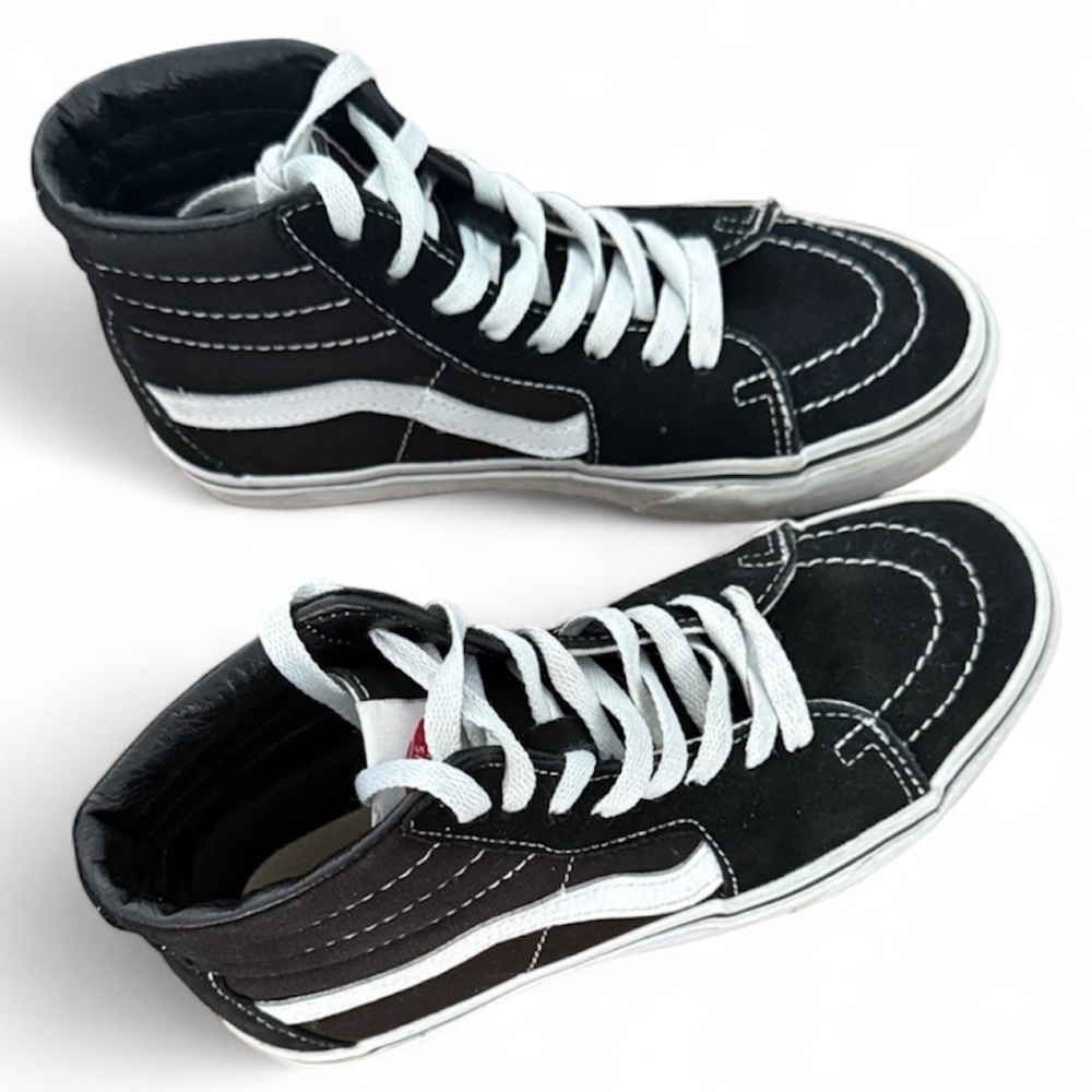 Vans Big Kids Black and White Sk8-Hi High-tops Size 5 Big Girls or 3.5 Big Boys